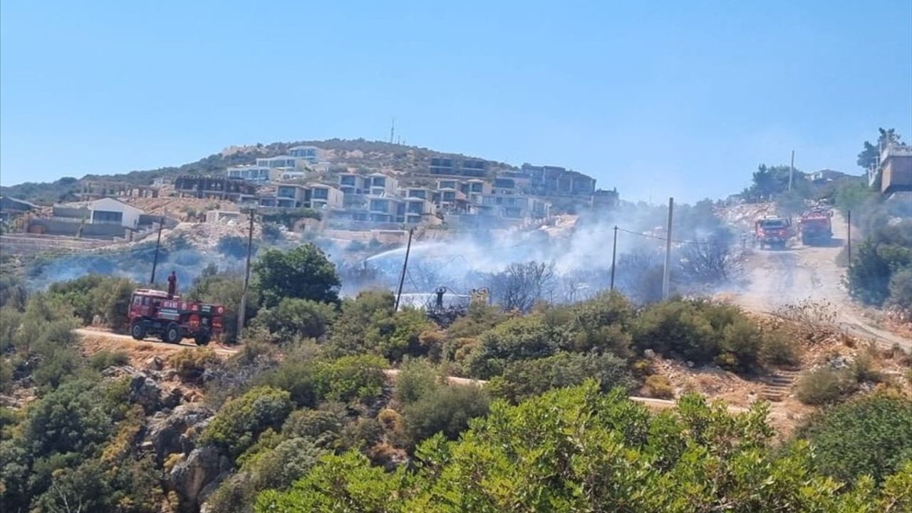 Kaş'ta Yangın Kontrol Altına Alındı