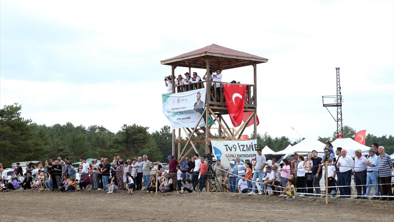 Kastamonu'da 33. Geleneksel Atatürk ve İstiklal Kupası At Yarışları