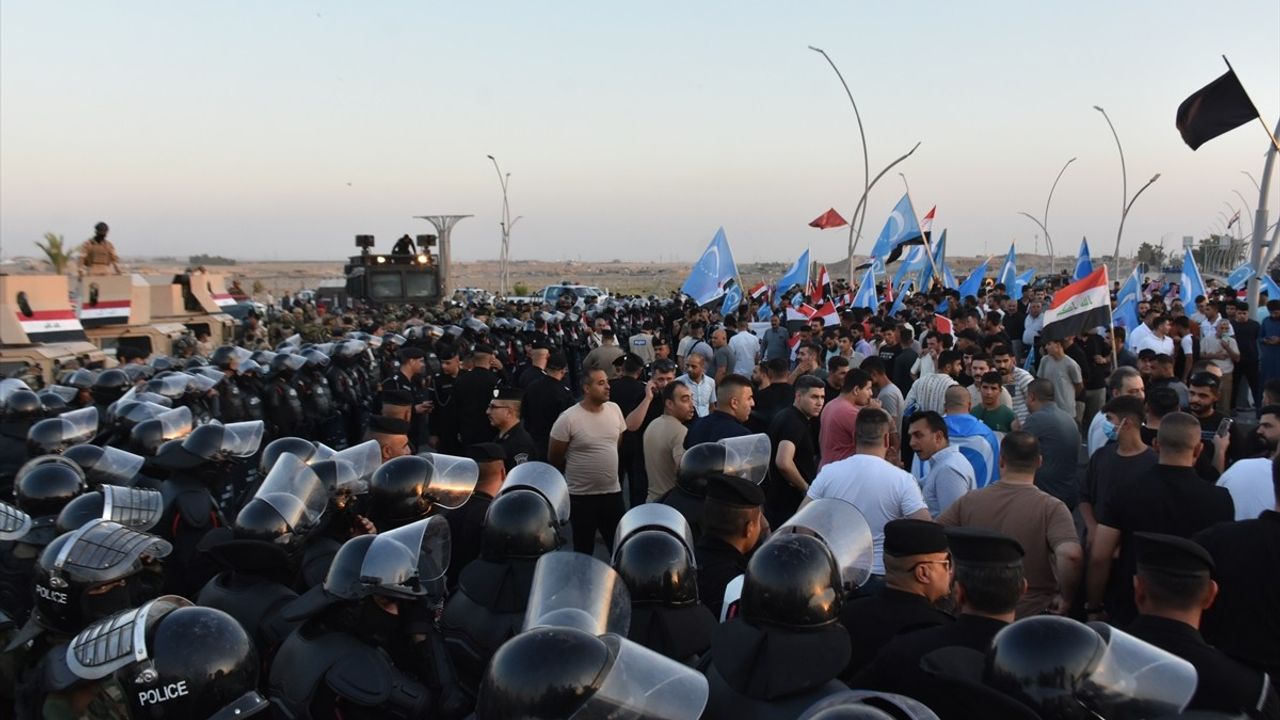 Kerkük'te Türkmenlerin Seçim Protestosu