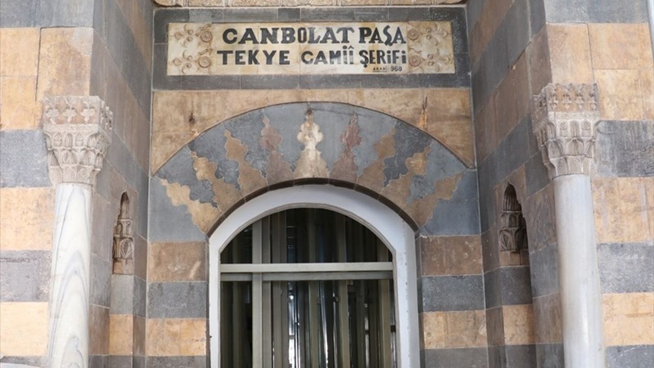 Kilis'teki Tarihi Camilerde Restorasyon Çalışmaları Devam Ediyor