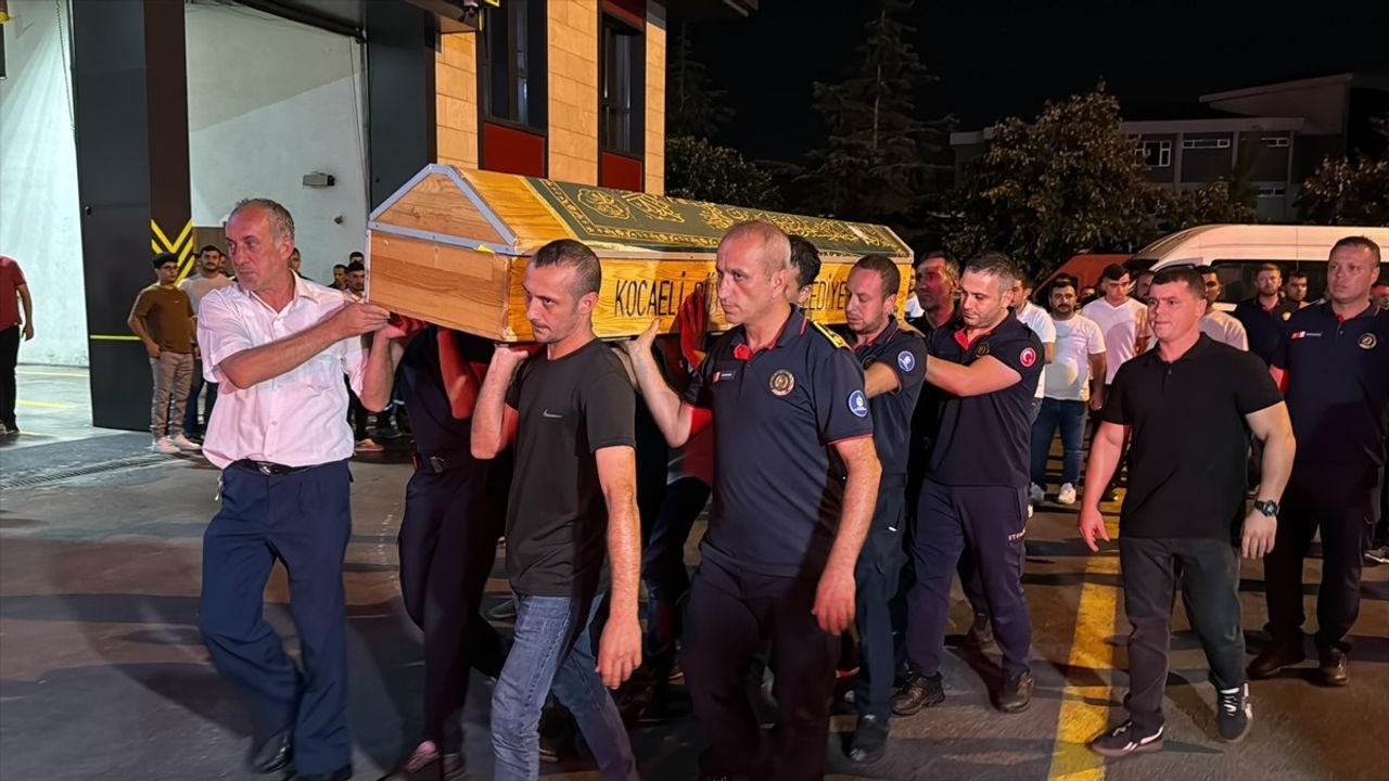 Kocaeli'de Trafik Kazası: 1 Ölü, 2 Yaralı