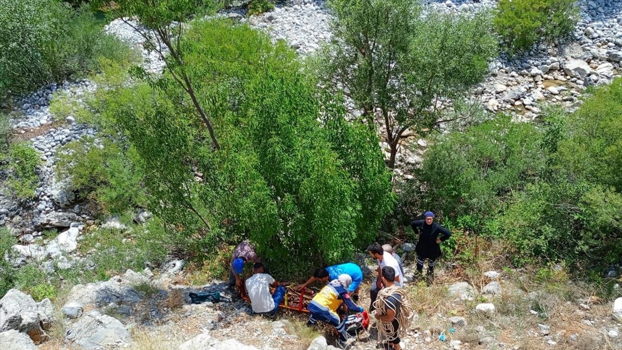 Konya'da Çaya Giren Genç Boğuldu