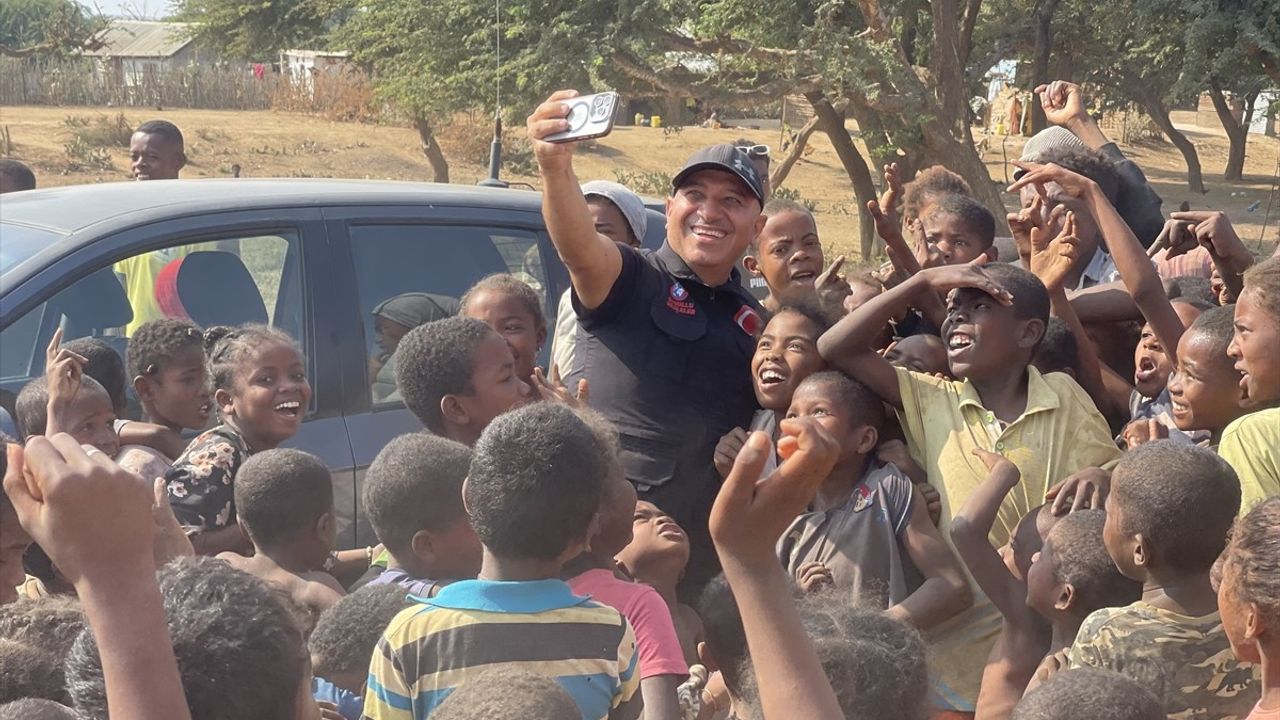 Madagaskar'da Türk İnsani Yardım Görevlisi Gözaltında