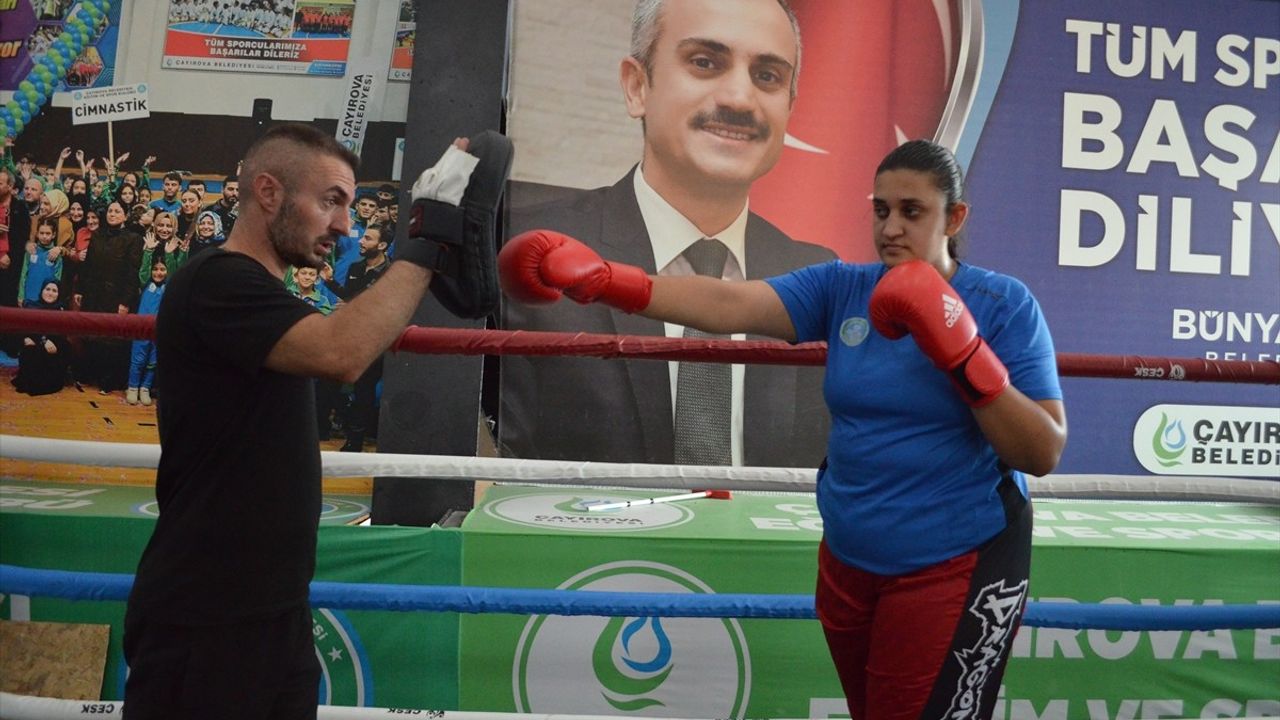 Milli Kick Boksçu Sinem Erdoğan, Dünya Şampiyonası'na Hazırlanıyor