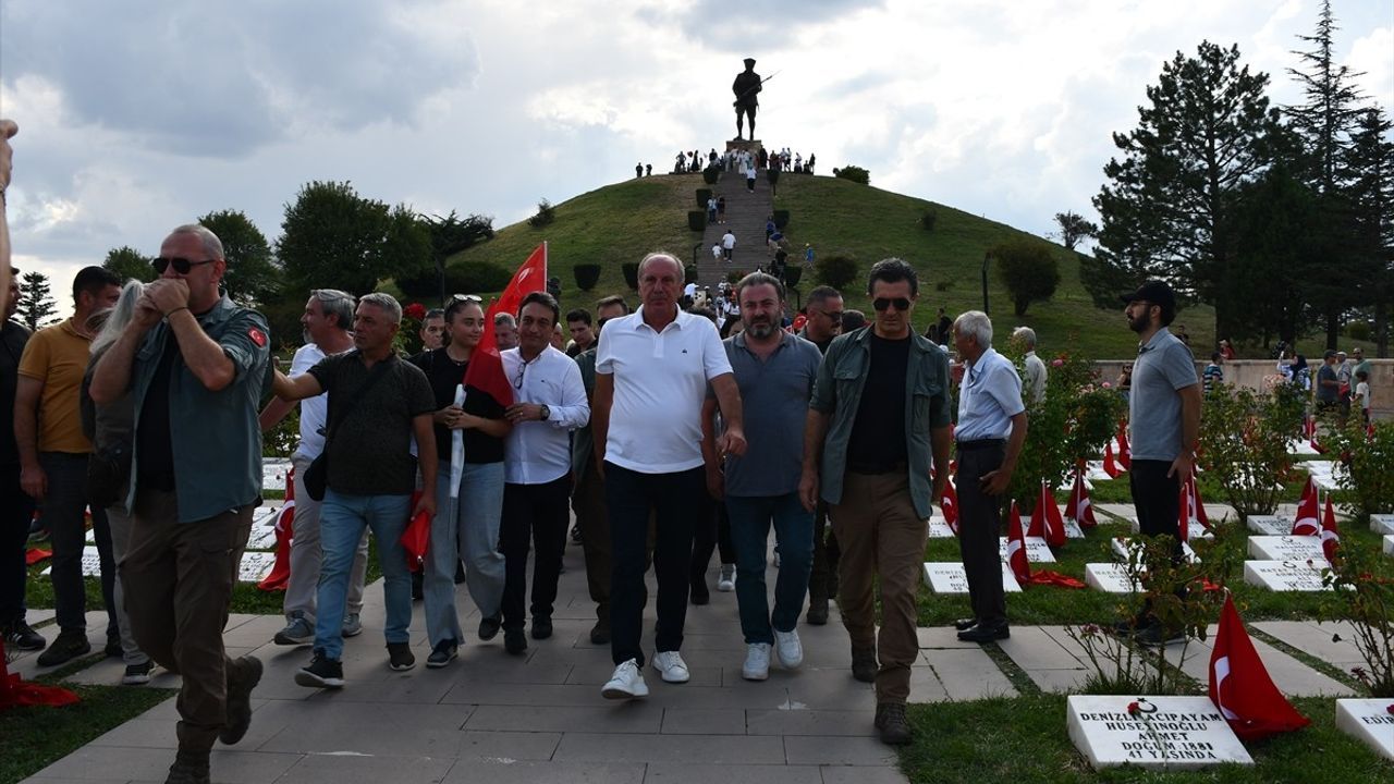 Muharrem İnce Dumlupınar Şehitliği'ni Ziyaret Etti