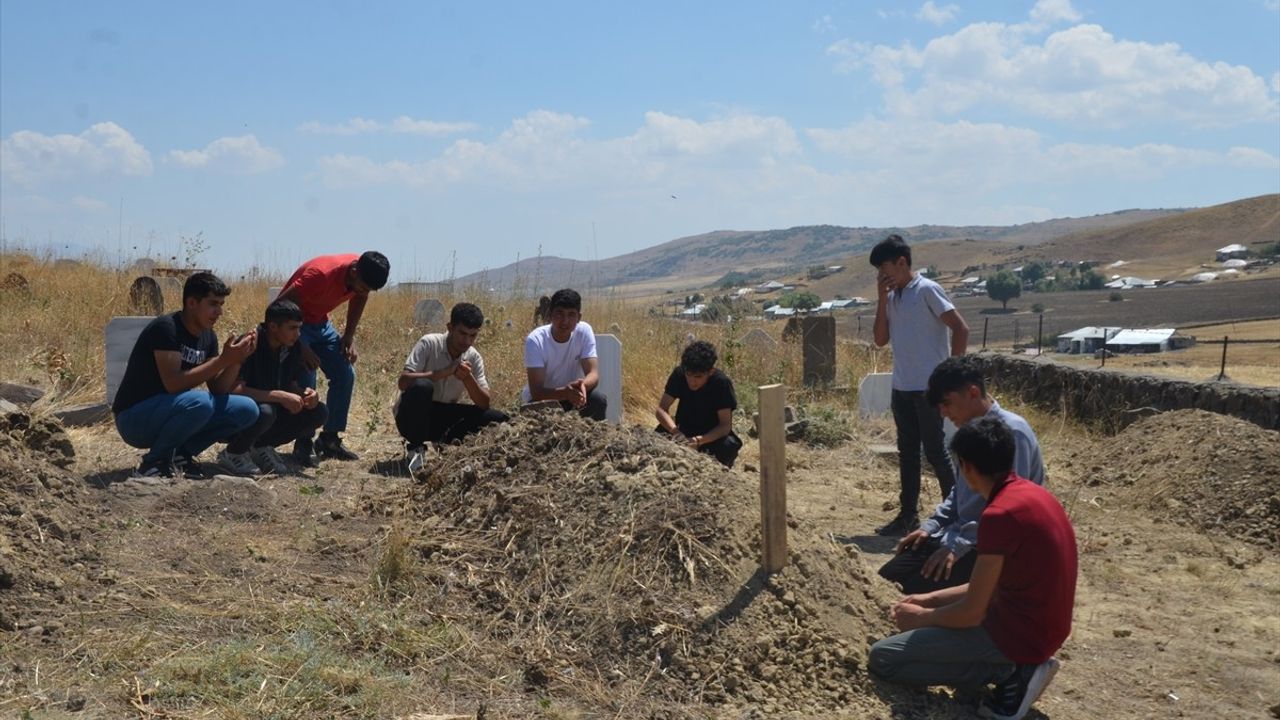 Muş'ta Boğulan 5 Kişi Toprağa Verildi