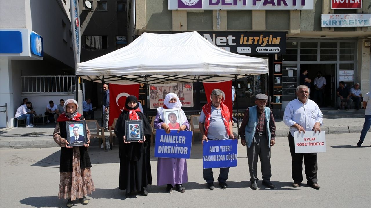 Muşlu Aileler, DEM Parti Önünde Eylemlerine Devam Ediyor