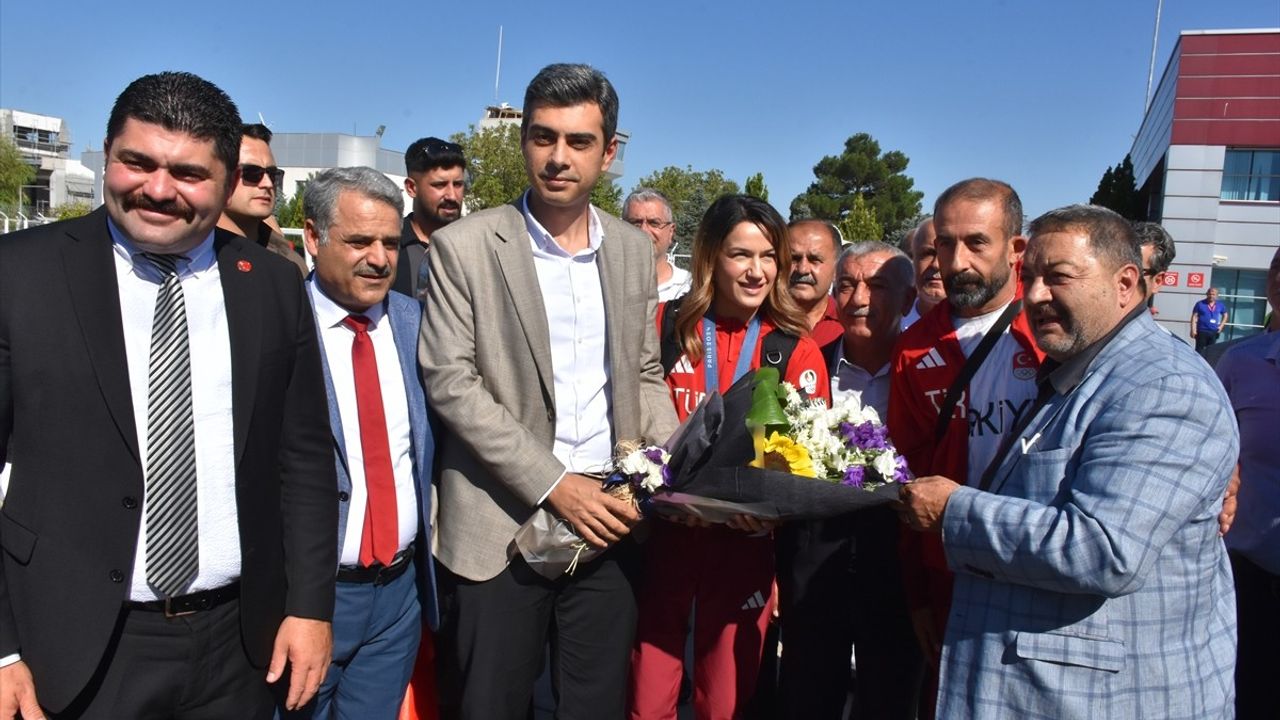 Olimpiyat Madalyasıyla Malatya’ya Döndü: Hatice Akbaş