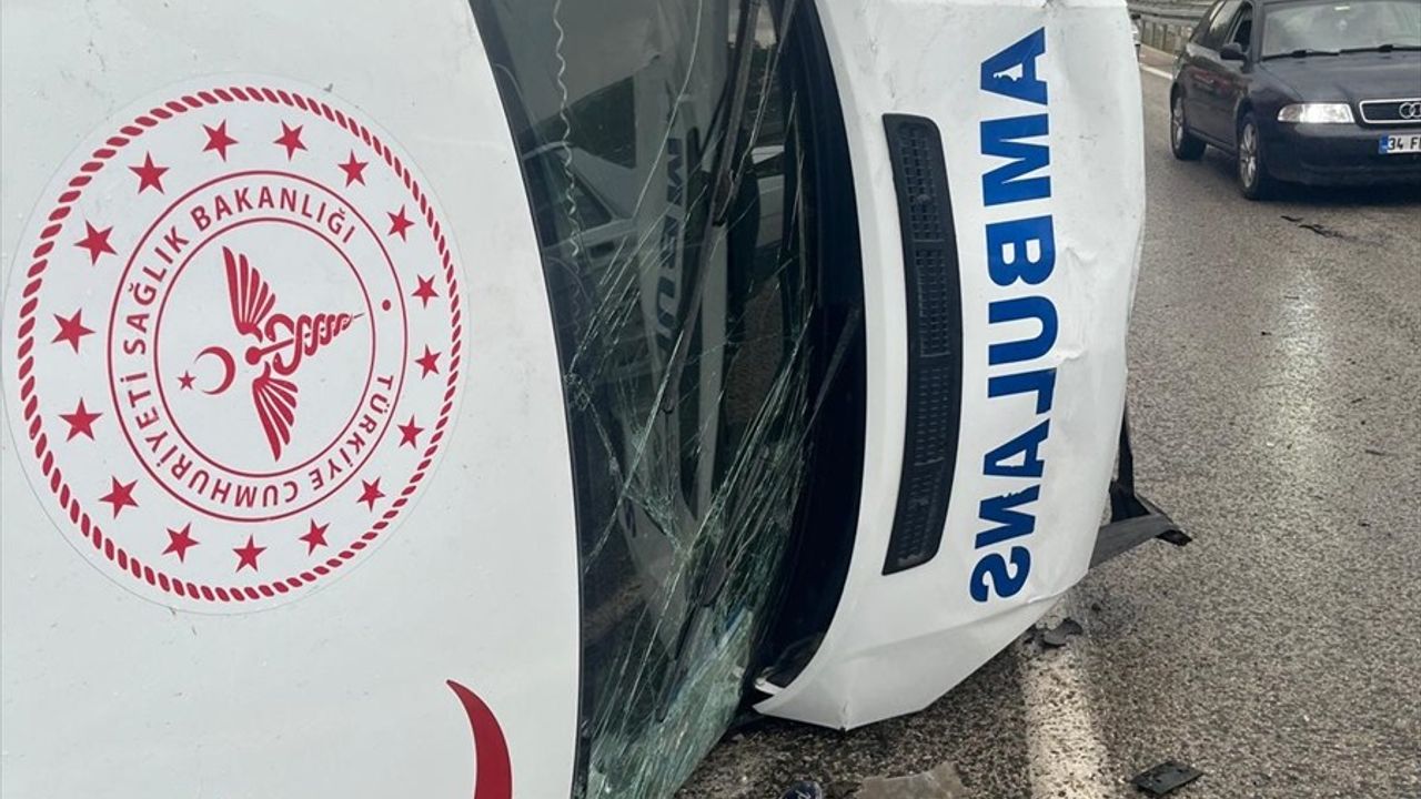 Ordu'da Ambulans Devrildi: 4 Yaralı