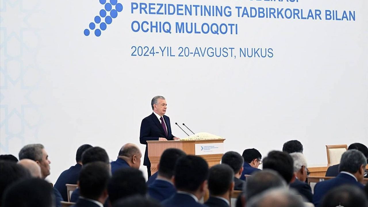 Özbekistan Cumhurbaşkanı Mirziyoyev, Karakalpakistan'da Yatırımları Değerlendirdi