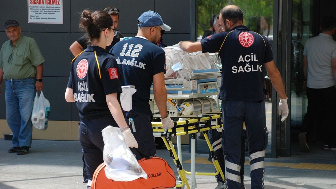 Prematüre Bebek, Ambulans Helikopterle Eskişehir'e Nakledildi