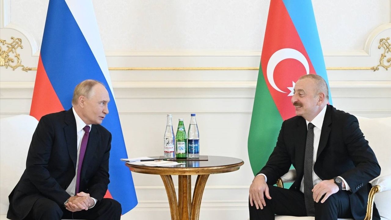 Putin ve Aliyev Bakü'de İkili Görüşme Gerçekleştirdi