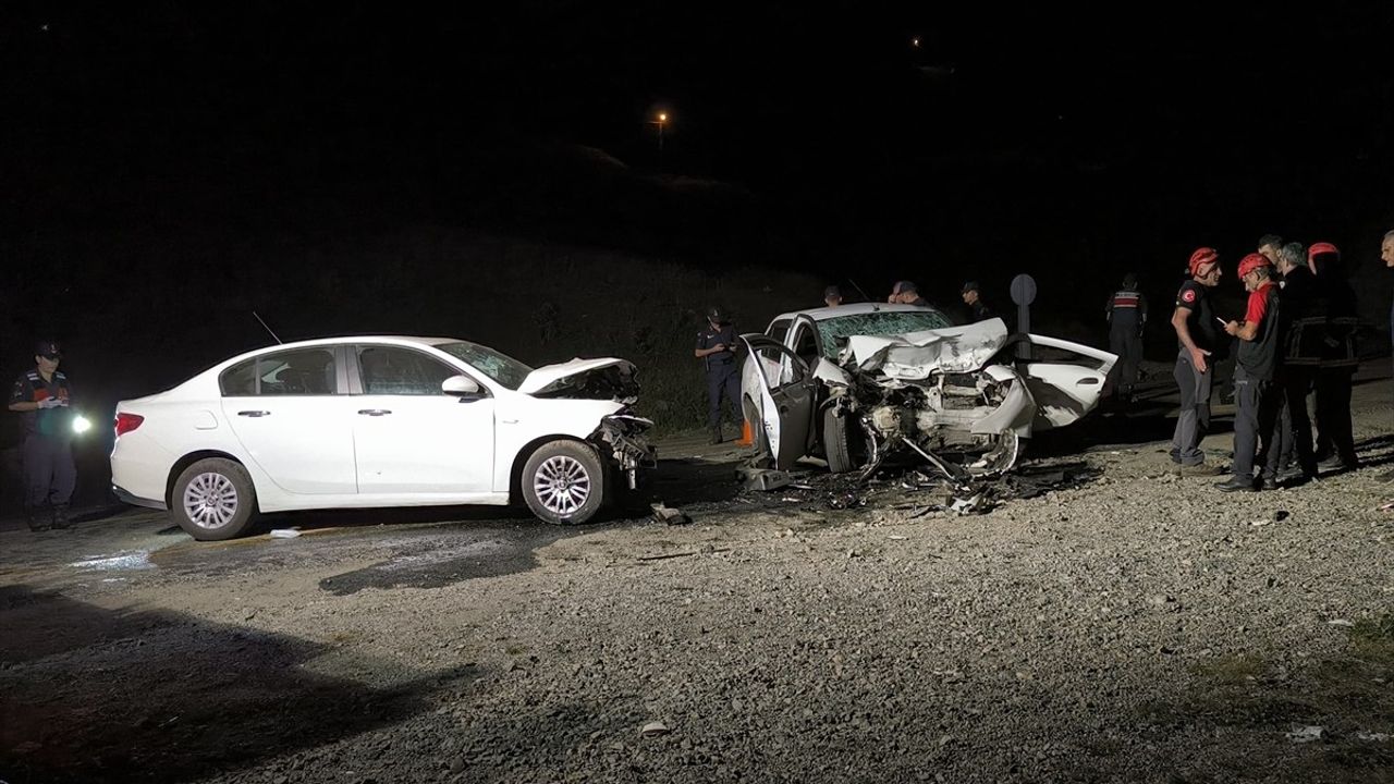 Rize'de Trafik Kazası: 2 Ölü, 6 Yaralı