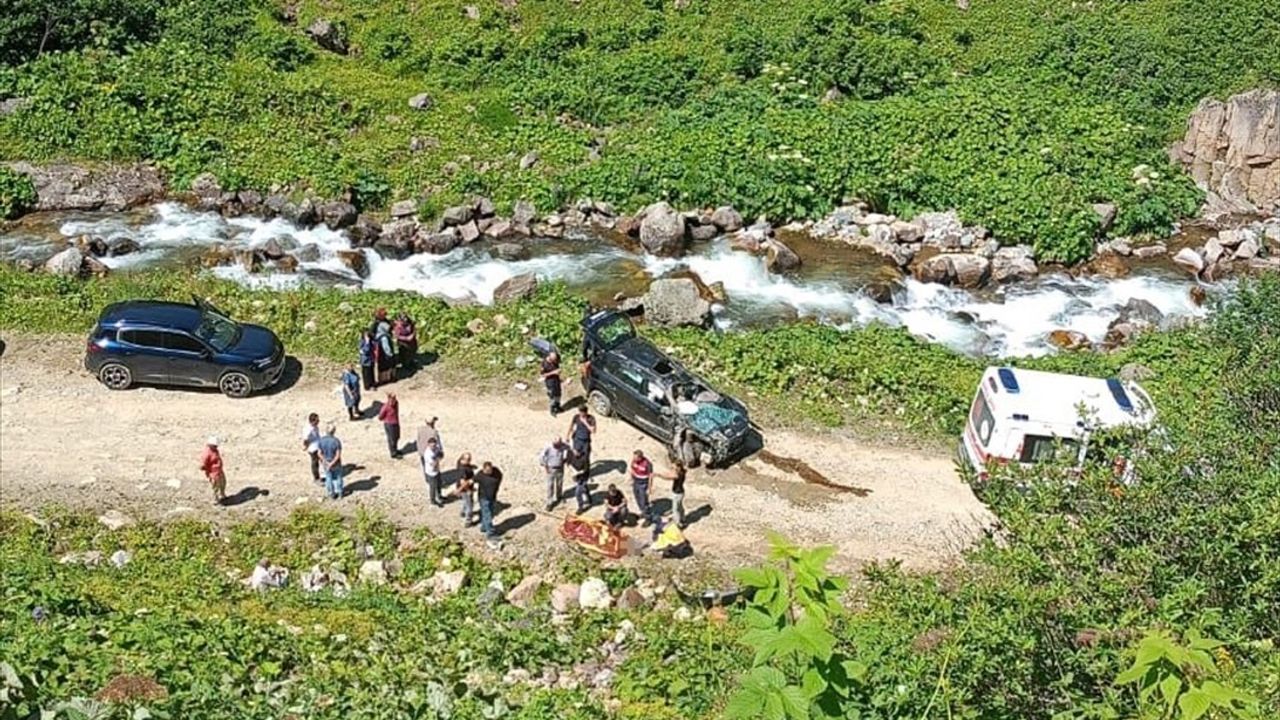 Rize'de Uçuruma Devrilen Cipteki İki Kişi Hayatını Kaybetti, Üç Kişi Yaralandı