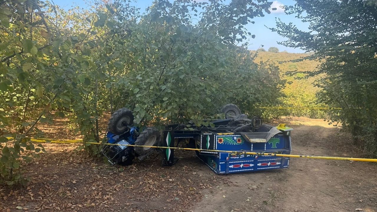 Sakarya'da Tarım Aracının Devrilmesi: 1 Ölü, 3 Yaralı