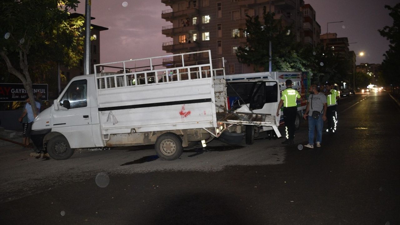 Şanlıurfa Siverek'te Kamyonet Kazası: 4 Yaralı