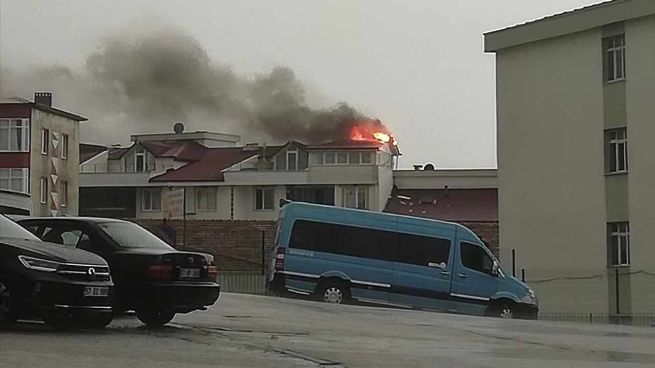 Sinop'ta Şiddetli Hava Koşulları Yıldırıma ve Hortuma Neden Oldu