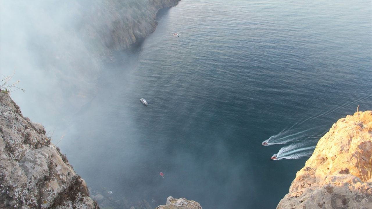 Sinop'taki Uçurumdan Düşen İtfaiye Eri İçin Kurtarma Çalışmaları Devam Ediyor