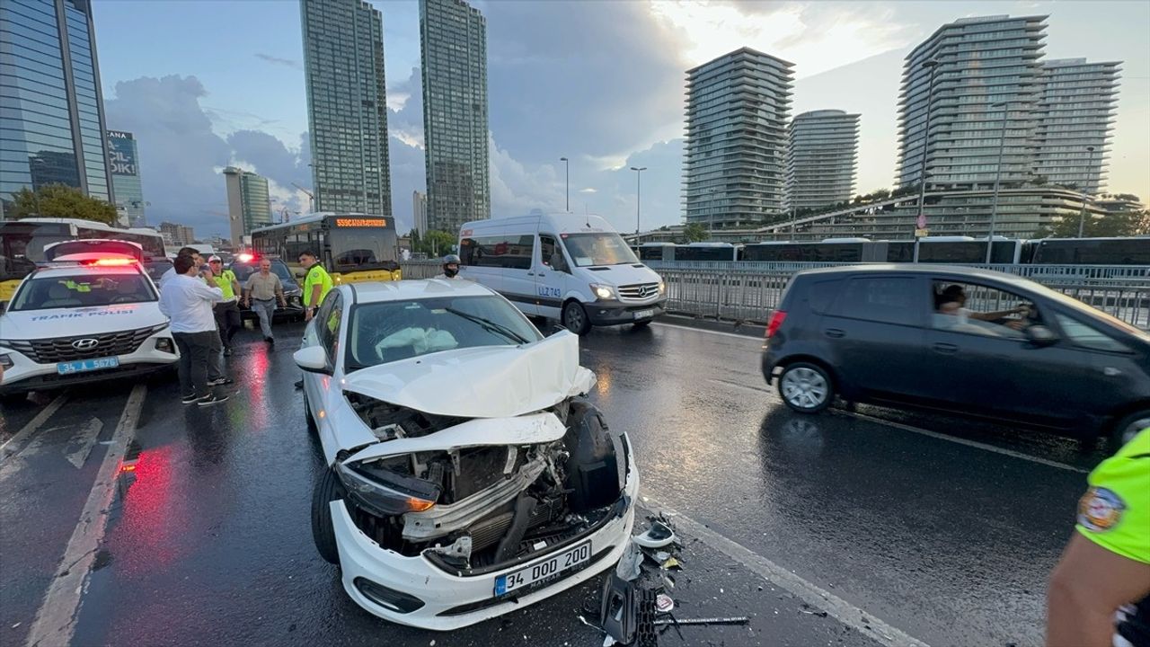 Şişli'de Otobüs ve Otomobil Çarpıştı: 3 Yaralı