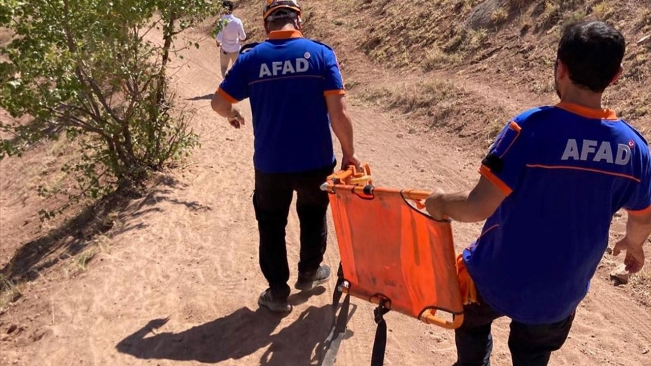 Sivas'ta Dağ Motosikleti Kazasında AFAD Ekipleri Yaralıyı Kurtardı