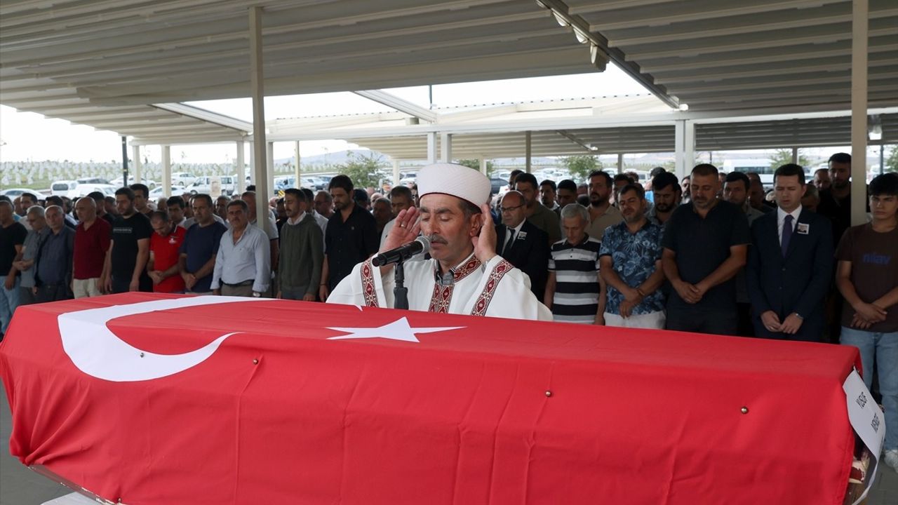 Sivas'ta Orman Yangınına Müdahale Eden Dozer Operatörü Hayatını Kaybetti