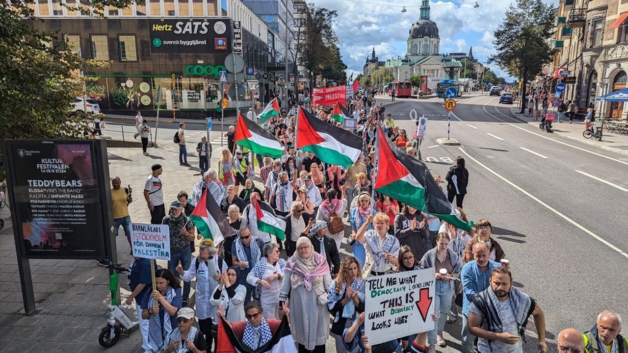 Stockholm'de Filistin'e Destek Yürüyüşü Düzenlendi