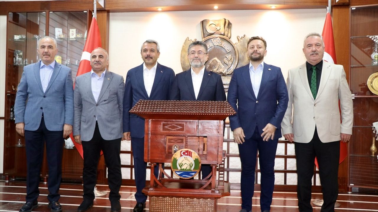 Tarım ve Orman Bakanı İbrahim Yumaklı, Rize'de Üreticilere Destek Vurgusu Yaptı