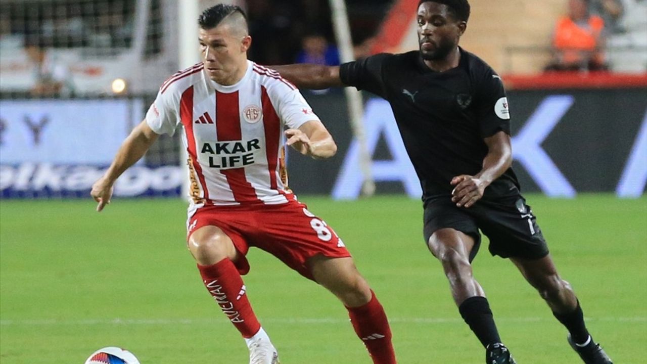 Trendyol Süper Lig'de İlk Yarının Sonucu: Antalyaspor 0 - Atakaş Hatayspor 2