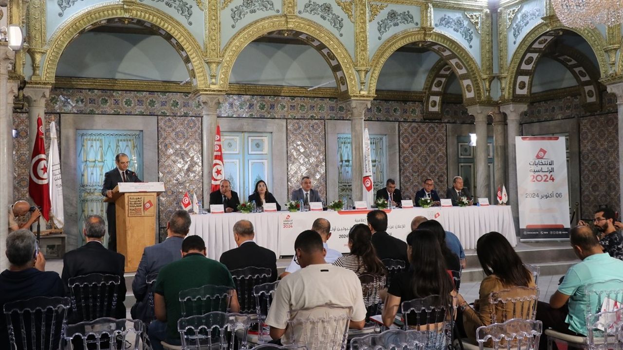 Tunus'ta 6 Ekim Cumhurbaşkanlığı Seçimi: Üç Aday Yarışacak