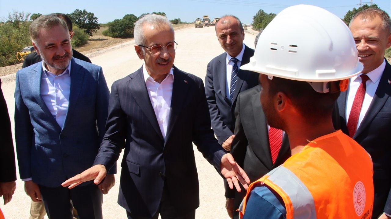 Ulaştırma ve Altyapı Bakanı Kırklareli'nde Projeleri İnceledi