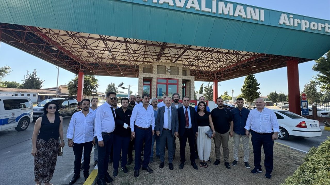 Ümit Özdağ Adana'da Çiftçiler ve Mimarlarla Bir Araya Geldi