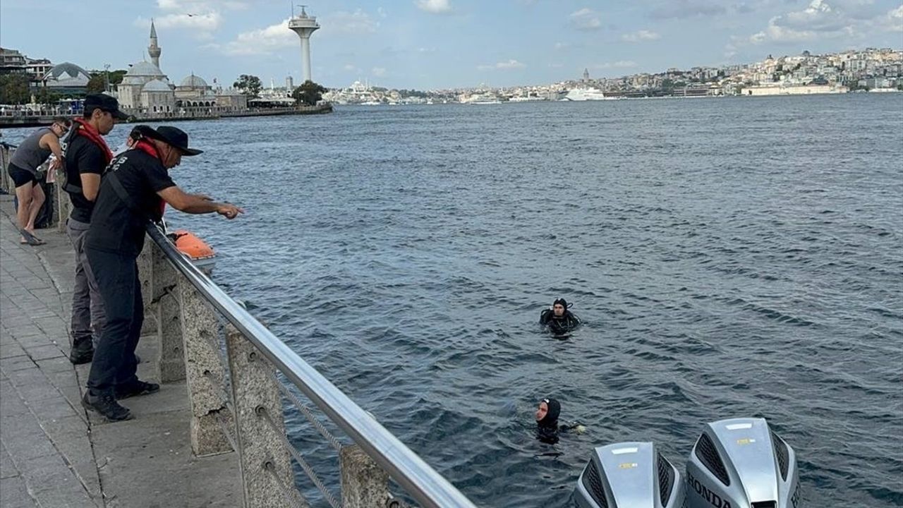 Üsküdar'da Denize Düşen Kadının Arama Çalışmaları Devam Ediyor