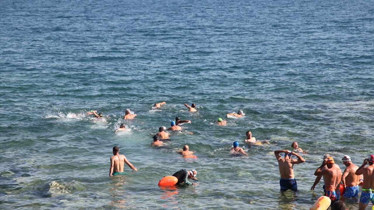 Van Gölü'nde Zorlu Yüzme Maratonu Gerçekleşti