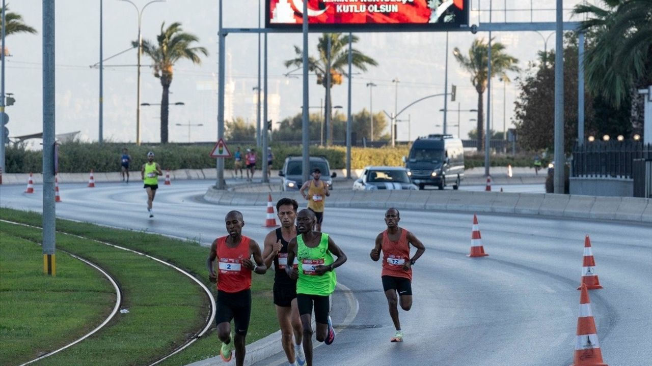 12. Uluslararası 9 Eylül İzmir Yarı Maratonu'nda Dereceye Girenler Belli Oldu