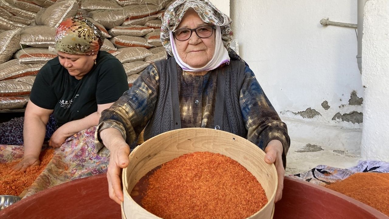 90 Yaşındaki Üç Arkadaşın Uzun Yaşam Sırrı: Tarhana ve Dostluk