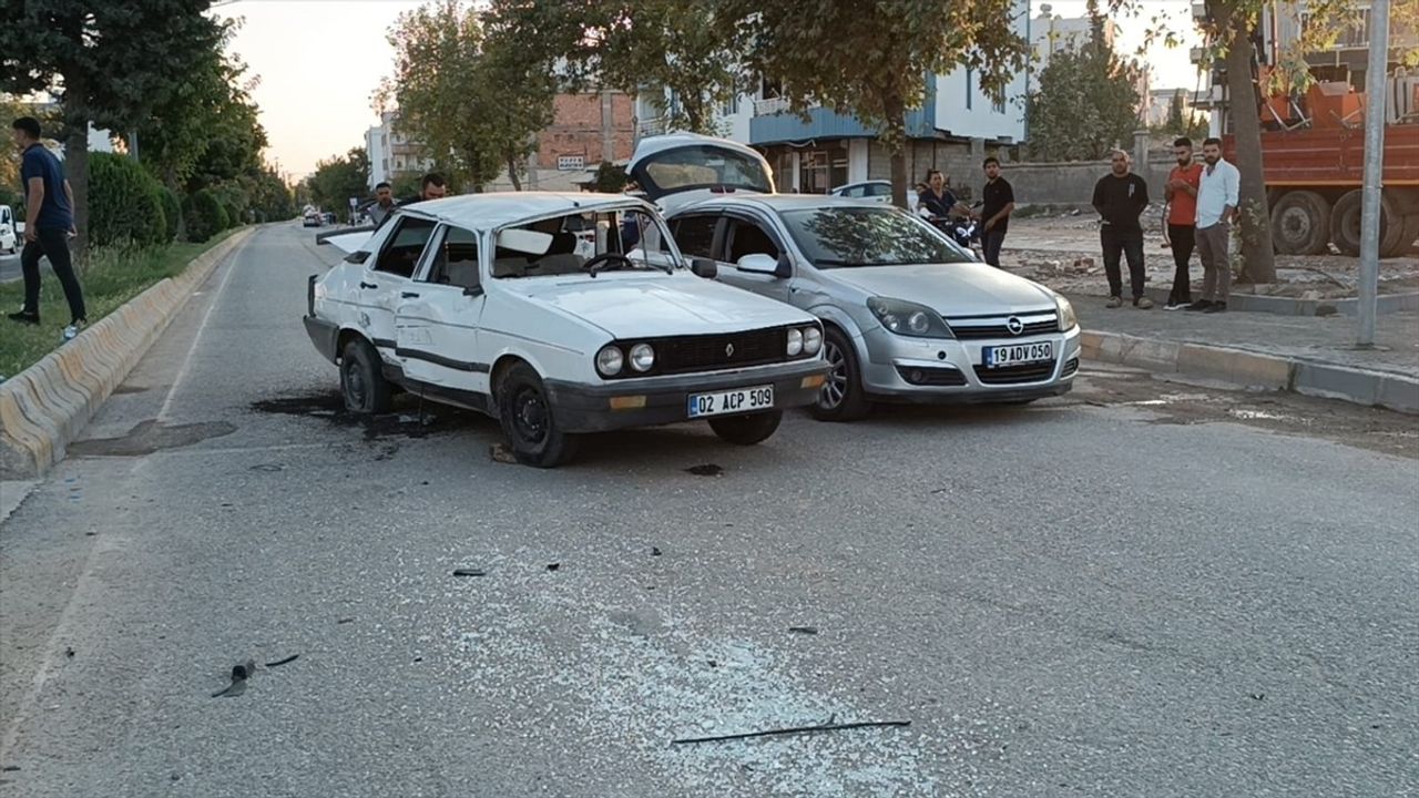 Adıyaman'da Trafik Kazası: 3 Yaralı