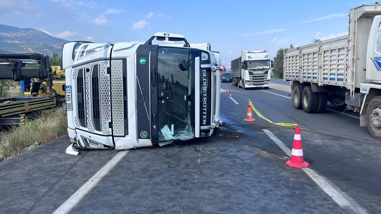 Afyonkarahisar'da Tır Kazası: Bir Kişi Hayatını Kaybetti