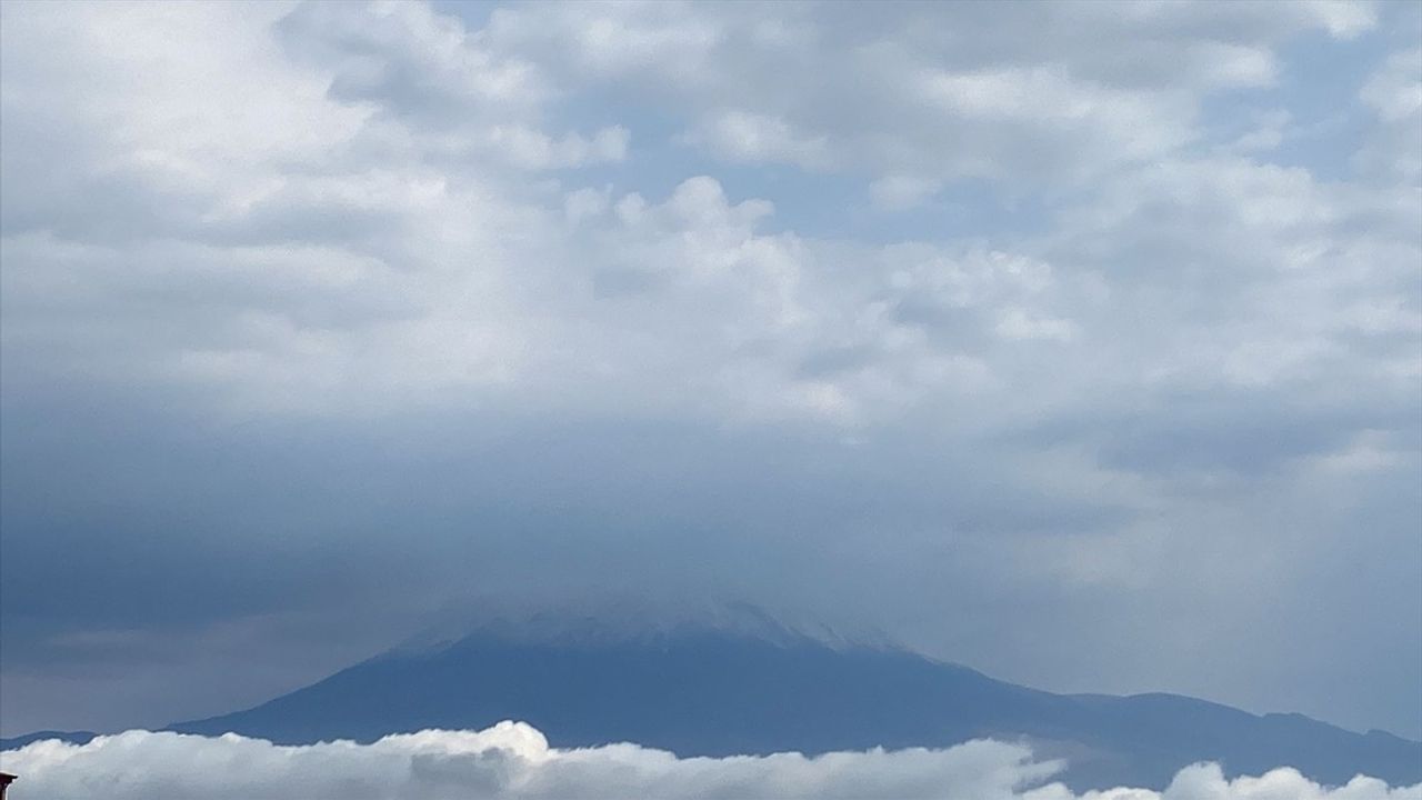 Ağrı Dağı'na Yağan Kar Manzarası