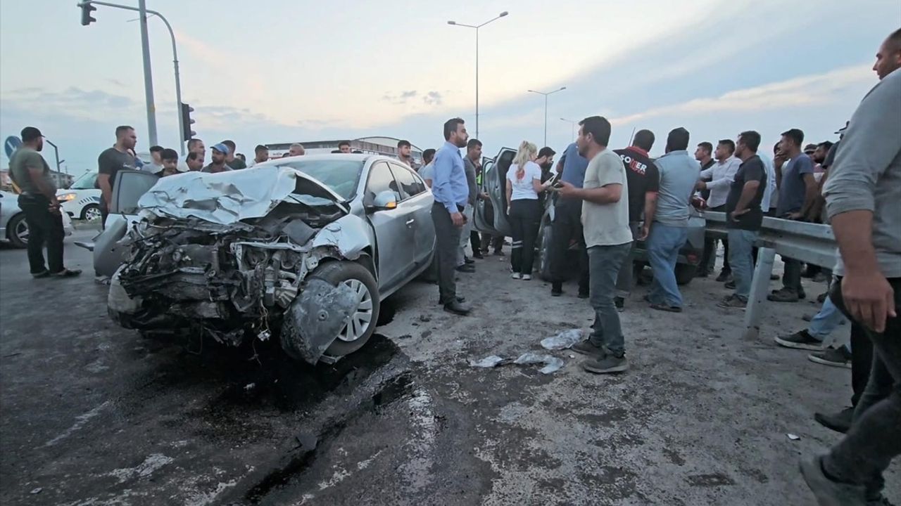 Aksaray'da Trafik Kazası: 4 Yaralı