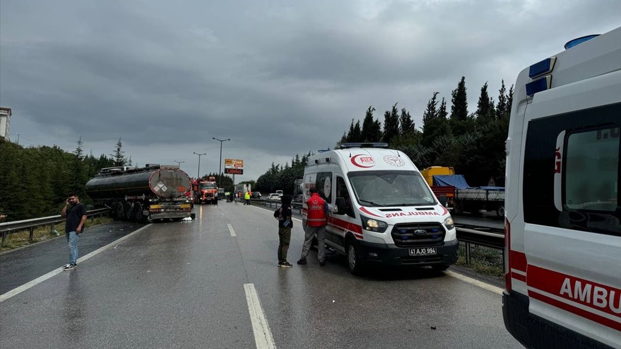 Anadolu Otoyolu'nda Zincirleme Kaza: 3 Yaralı