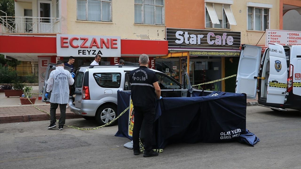 Antalya'da Kanser Hastası Araçta Hayatını Kaybetti