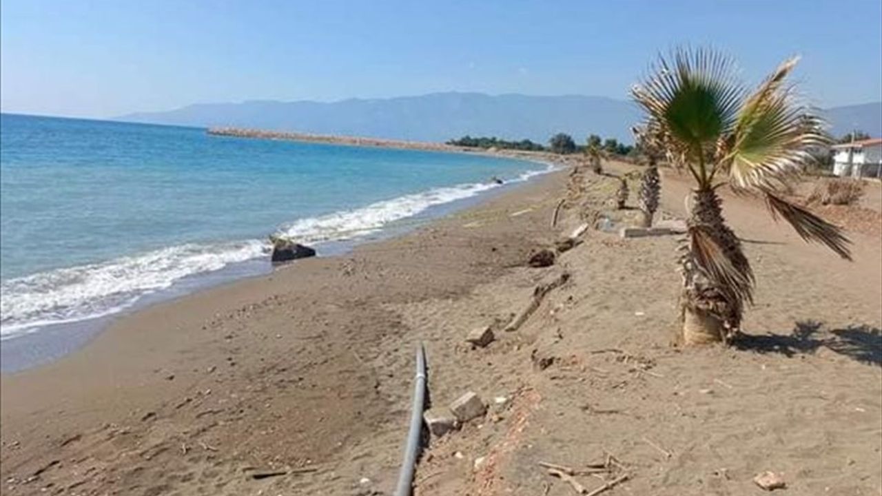 Antalya'da Kum Tepeciği Faciası: 8 Yaşındaki Çocuk Hayatını Kaybetti