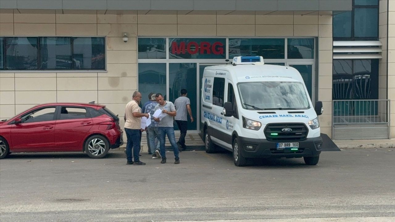 Antalya'da Trajik Kaza: 3 Kişi Hayatını Kaybetti