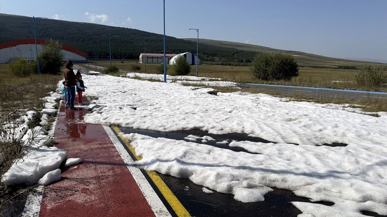 Ardahan'da Gece Yağmur ve Dolu Etkili Oldu