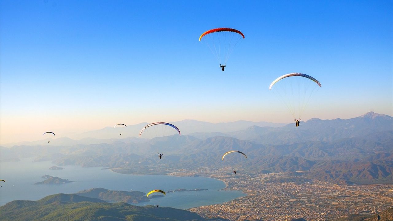 Babadağ'da Yamaç Paraşütü Uçuşları Patlama Yaptı