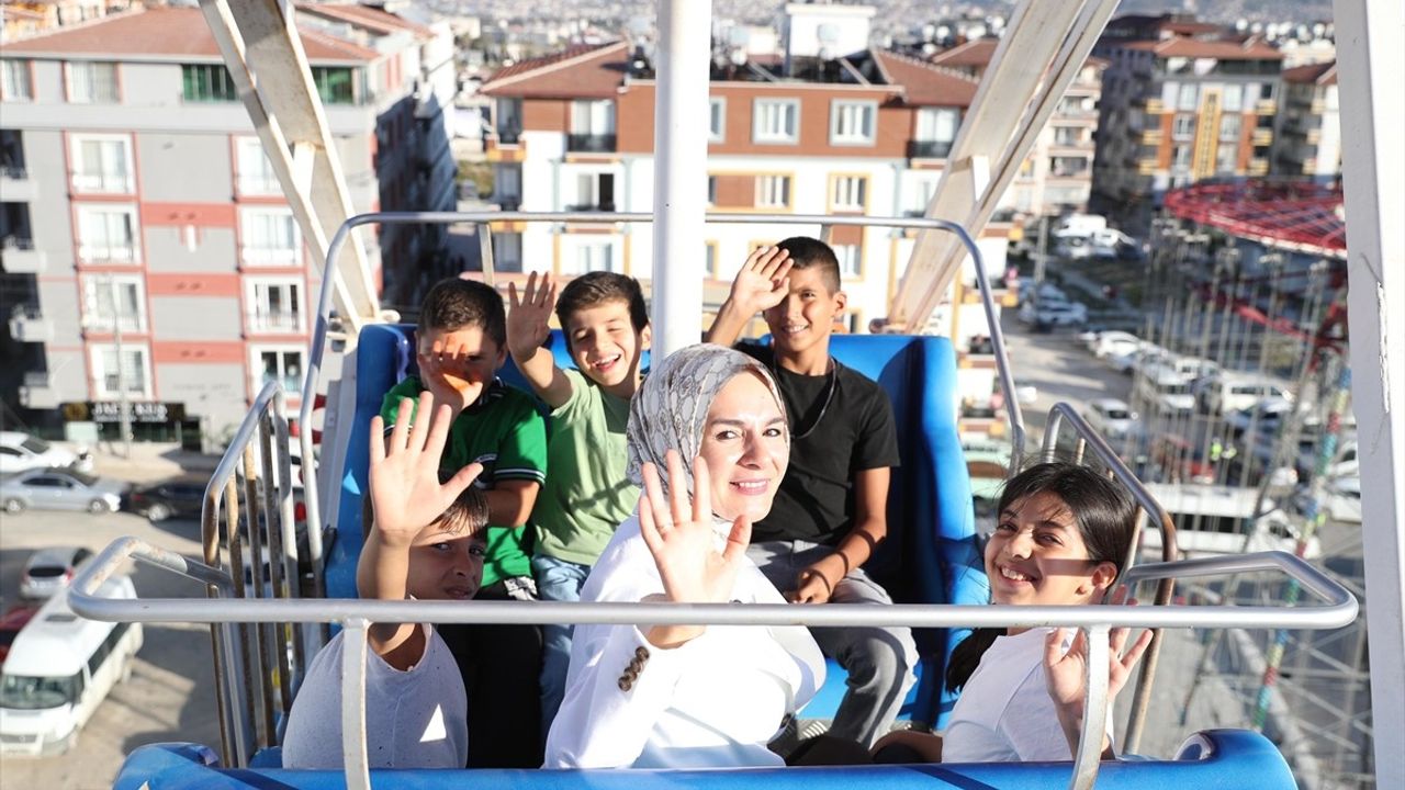 Bakan Göktaş, Depremzede Çocuklarla Lunaparkta Buluştu