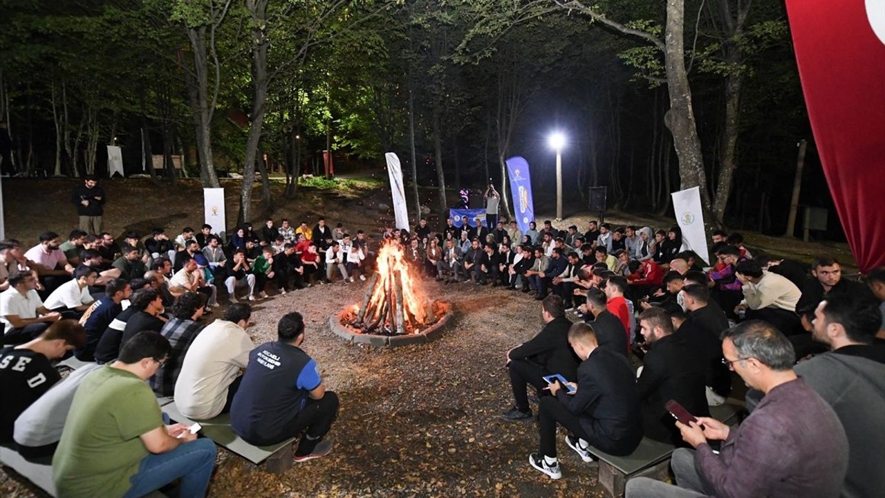 Bakan Tekin Kocaeli'de Gençlerle Buluştu