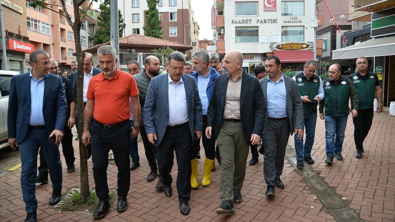 Bakan Yardımcısı İskurt, Trabzon'un Araklı İlçesinde Taşkın İncelemelerinde Bulundu