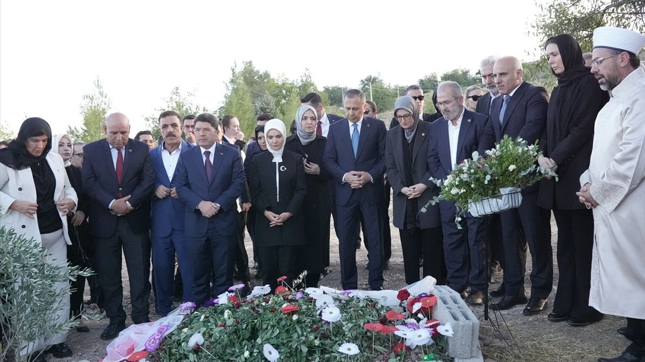 Bakanlar Diyarbakır'da Narin Güran'ın Kabrini Ziyaret Etti