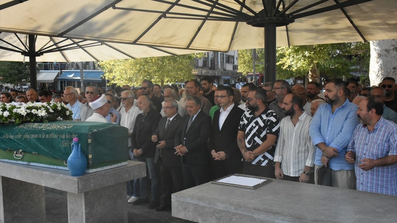 Balıkesirli Fotoğraf Sanatçısı Ahmet Esmer Son Yolculuğuna Uğurlandı